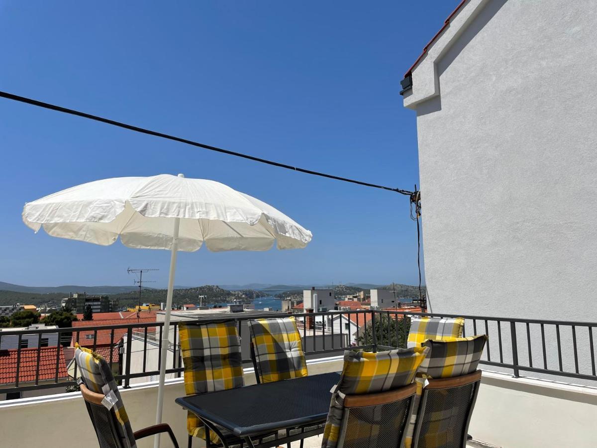 Apartment Simaris - Spacious With Terrace And Sea View Šibenik Екстериор снимка