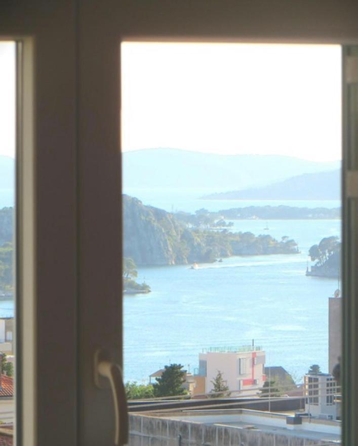 Apartment Simaris - Spacious With Terrace And Sea View Šibenik Екстериор снимка