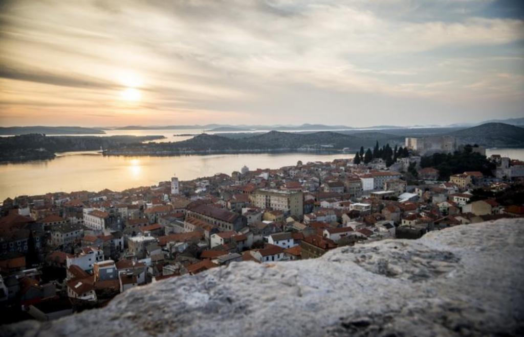 Apartment Simaris - Spacious With Terrace And Sea View Šibenik Екстериор снимка