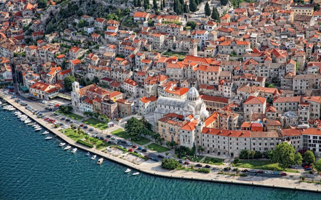 Apartment Simaris - Spacious With Terrace And Sea View Šibenik Екстериор снимка