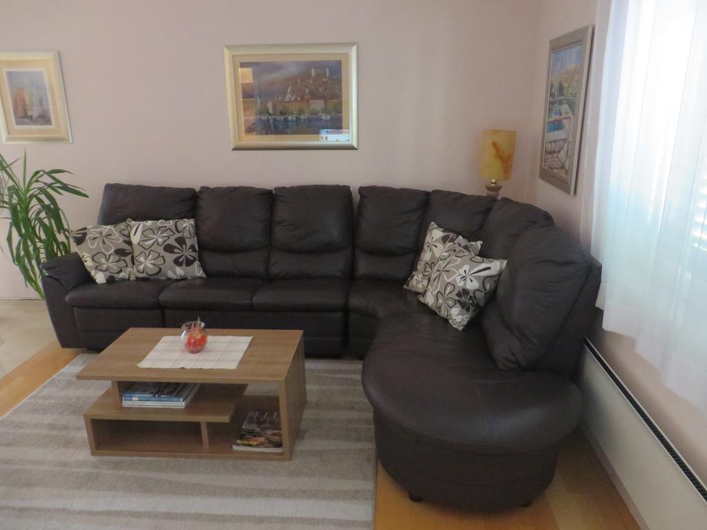 Apartment Simaris - Spacious With Terrace And Sea View Šibenik Екстериор снимка