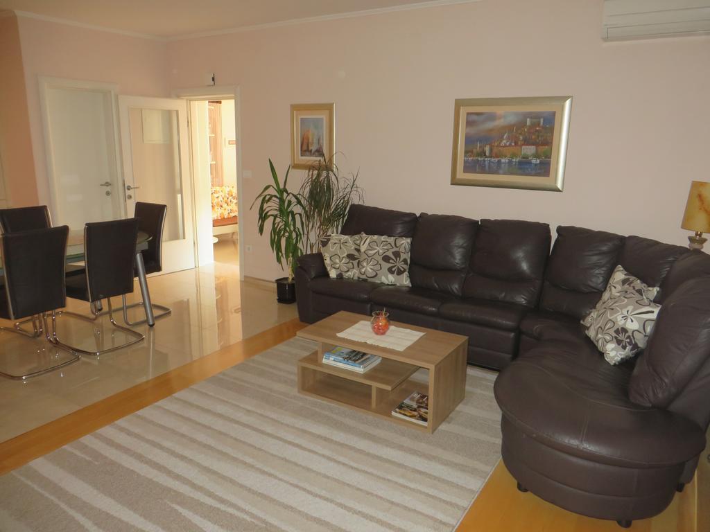 Apartment Simaris - Spacious With Terrace And Sea View Šibenik Екстериор снимка