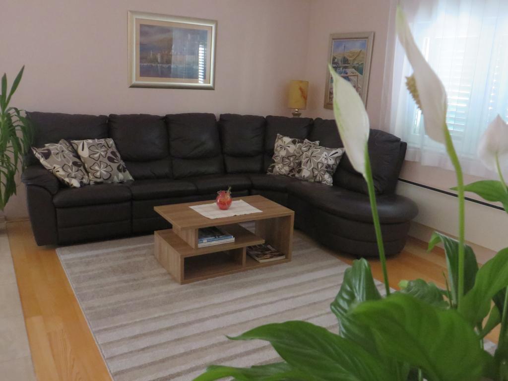 Apartment Simaris - Spacious With Terrace And Sea View Šibenik Екстериор снимка