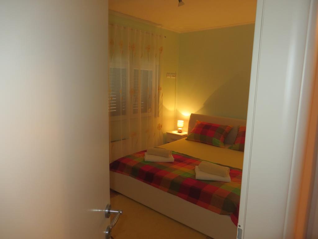 Apartment Simaris - Spacious With Terrace And Sea View Šibenik Екстериор снимка